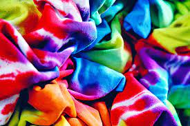 Tejes de tie-dye y agentes de alta